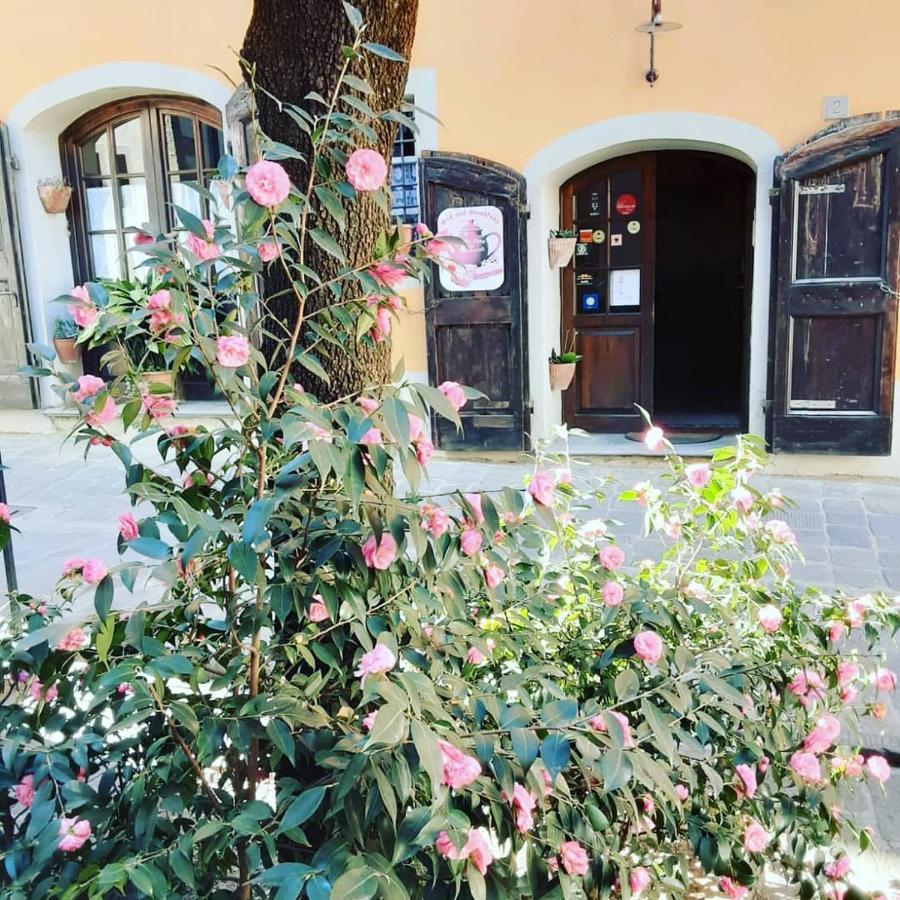 Antica Casa Dei Rassicurati Bed & Breakfast Montecarlo Dış mekan fotoğraf