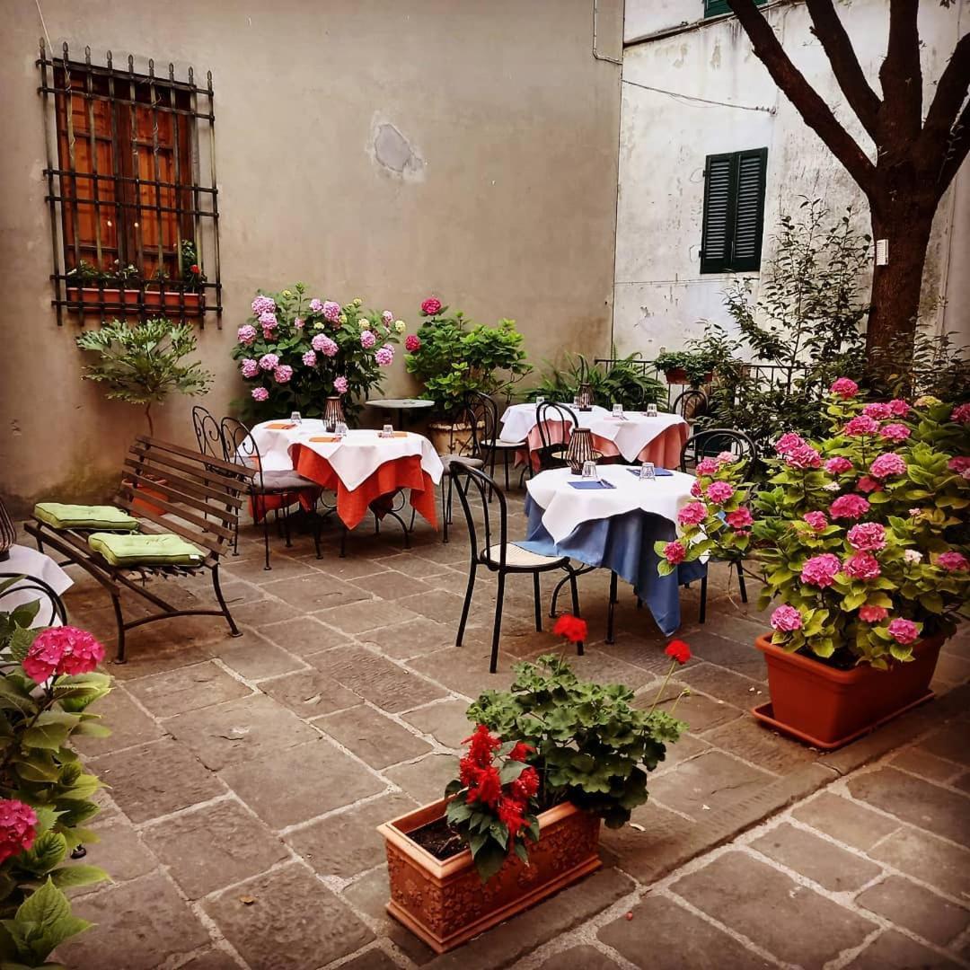 Antica Casa Dei Rassicurati Bed & Breakfast Montecarlo Dış mekan fotoğraf