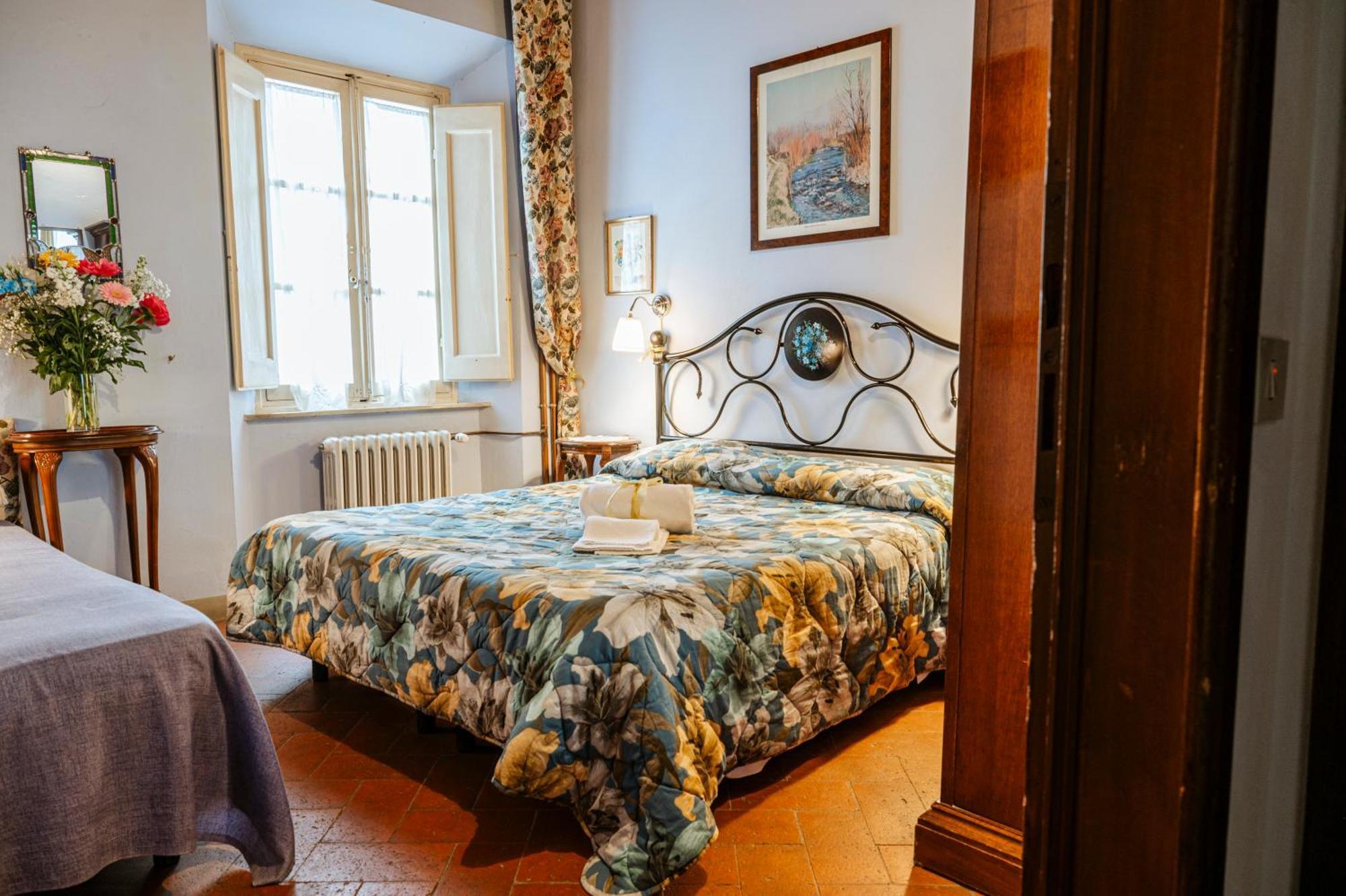 Antica Casa Dei Rassicurati Bed & Breakfast Montecarlo Dış mekan fotoğraf