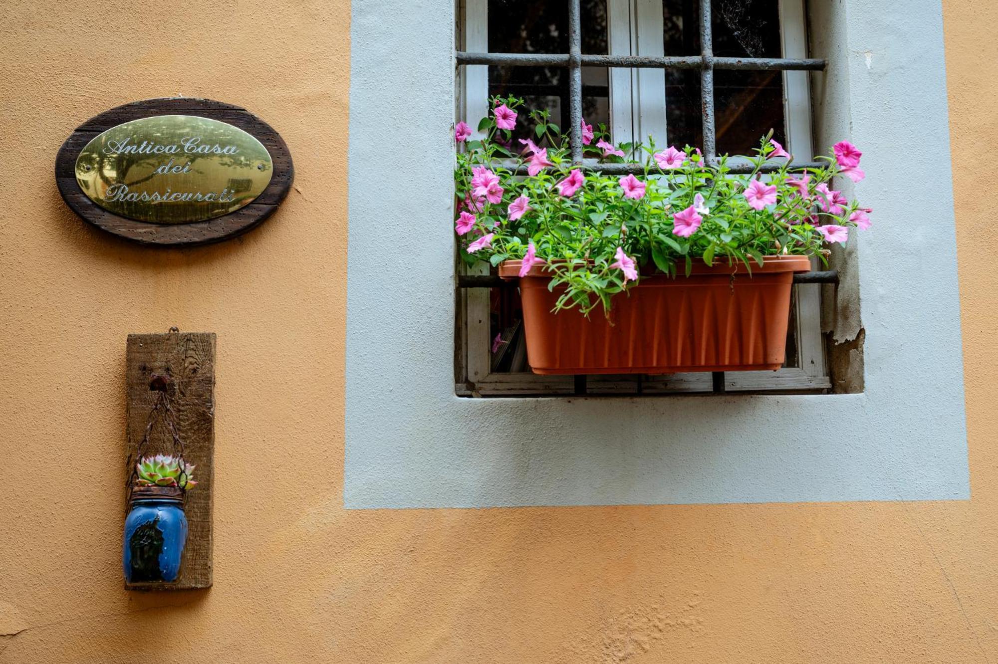 Antica Casa Dei Rassicurati Bed & Breakfast Montecarlo Dış mekan fotoğraf