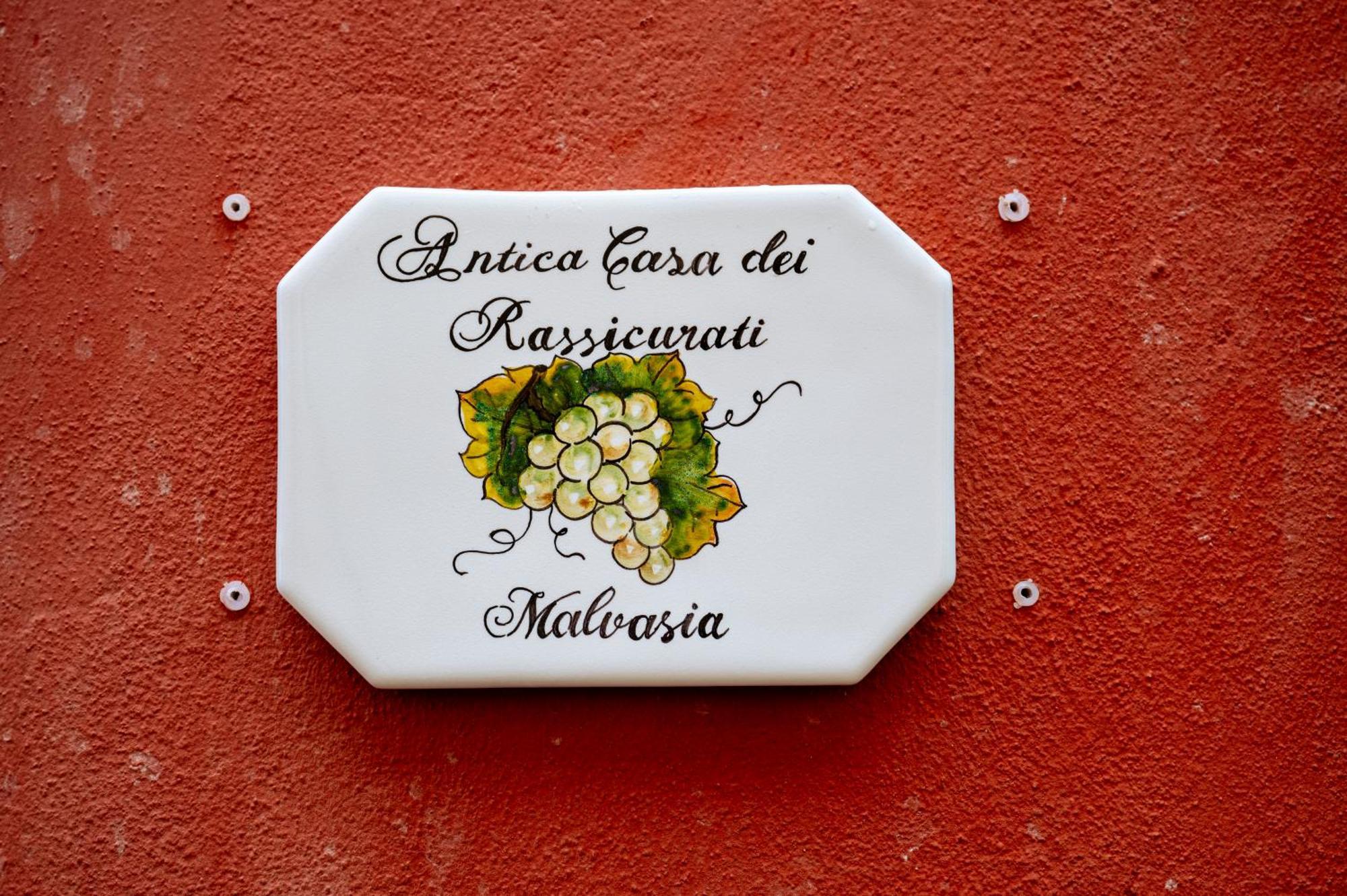 Antica Casa Dei Rassicurati Bed & Breakfast Montecarlo Dış mekan fotoğraf