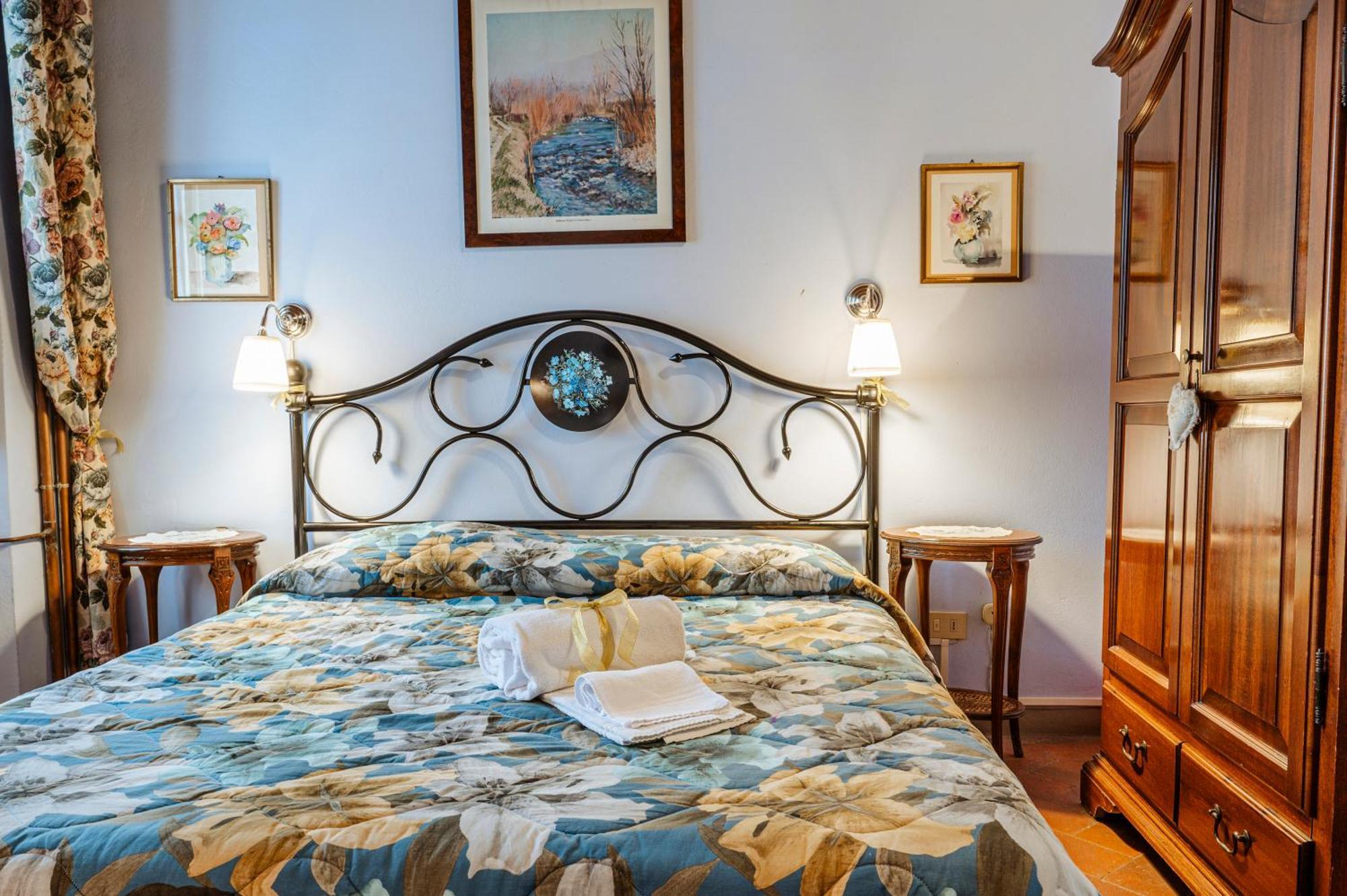 Antica Casa Dei Rassicurati Bed & Breakfast Montecarlo Dış mekan fotoğraf