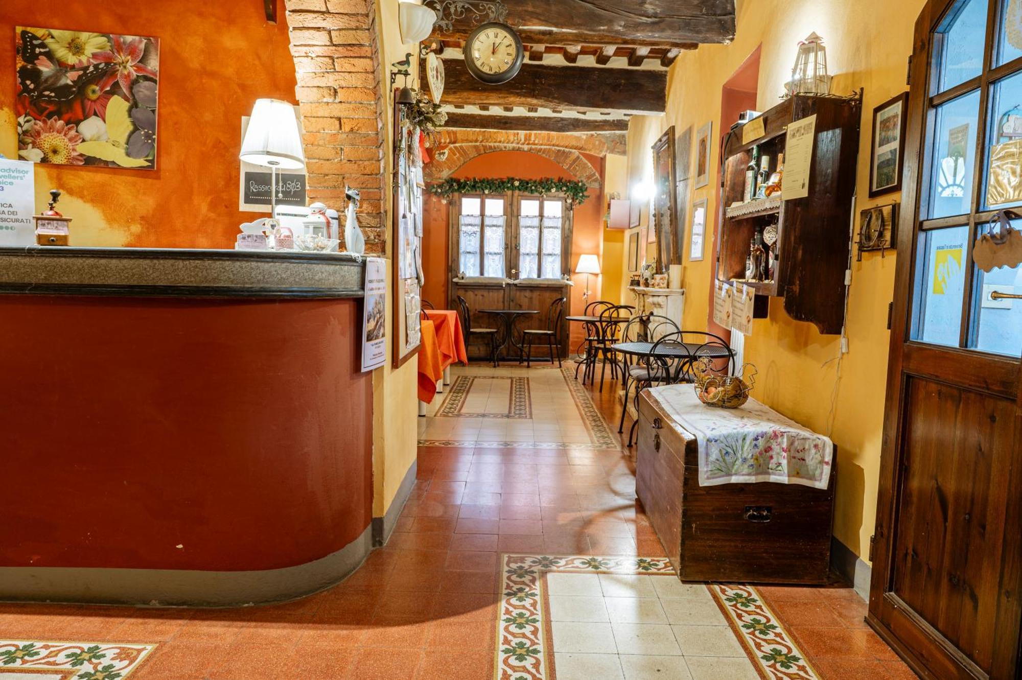 Antica Casa Dei Rassicurati Bed & Breakfast Montecarlo Dış mekan fotoğraf
