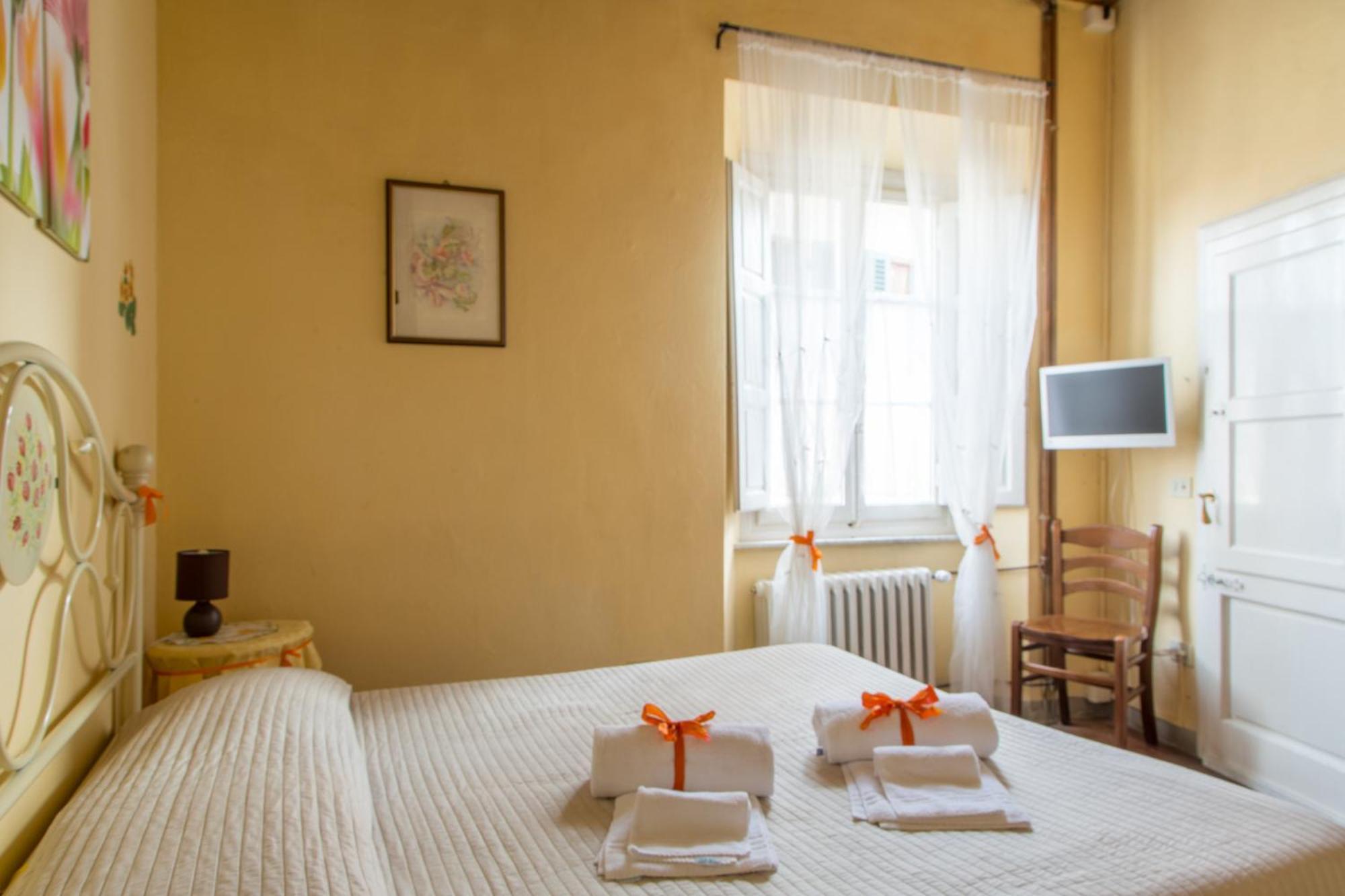 Antica Casa Dei Rassicurati Bed & Breakfast Montecarlo Dış mekan fotoğraf