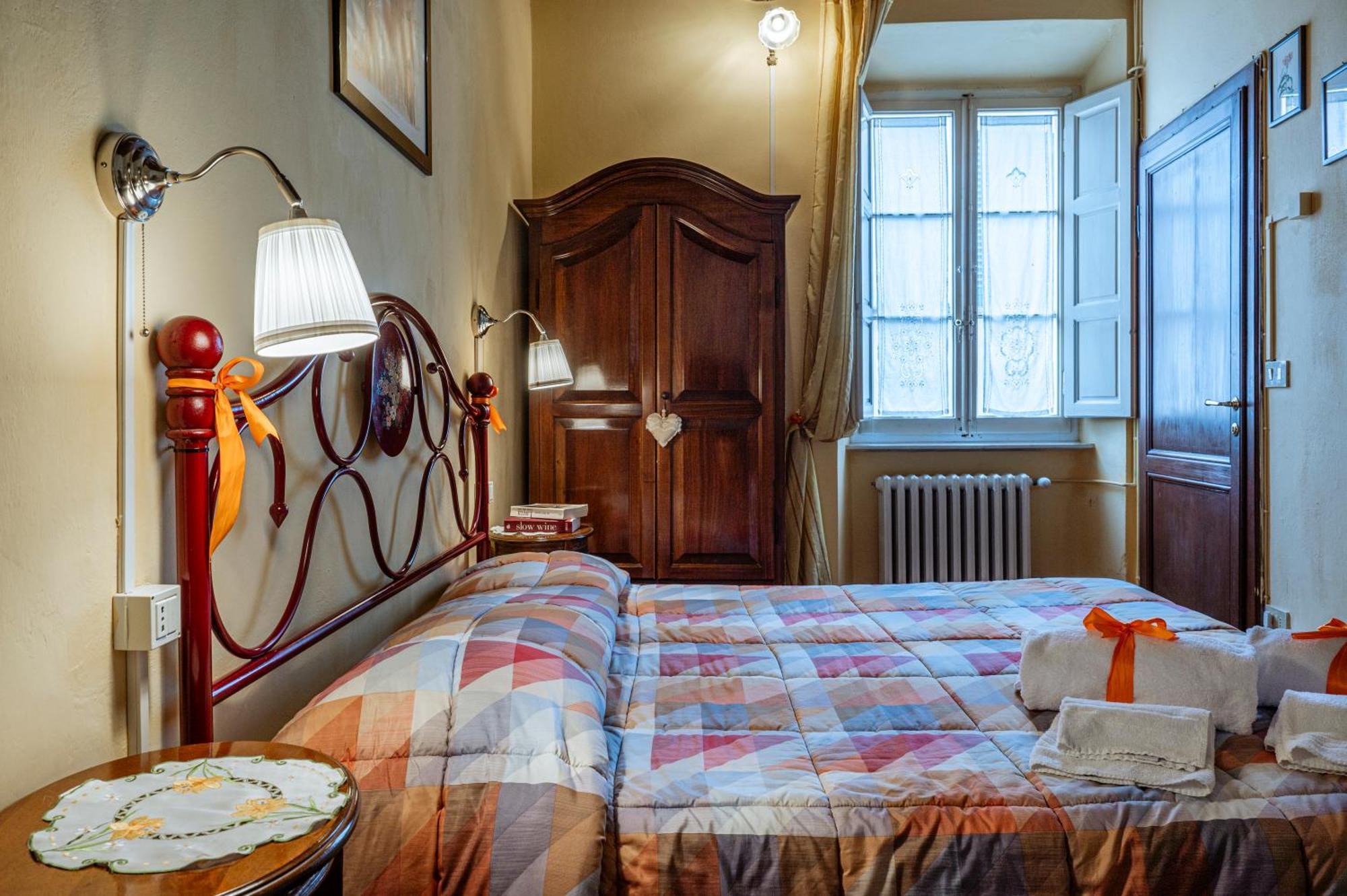 Antica Casa Dei Rassicurati Bed & Breakfast Montecarlo Dış mekan fotoğraf