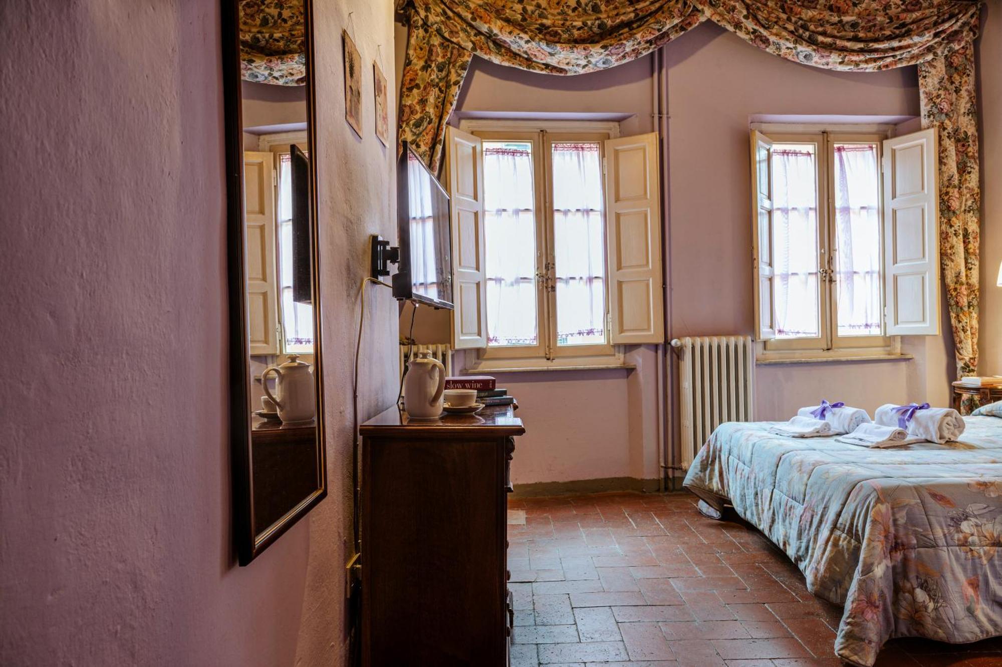 Antica Casa Dei Rassicurati Bed & Breakfast Montecarlo Dış mekan fotoğraf