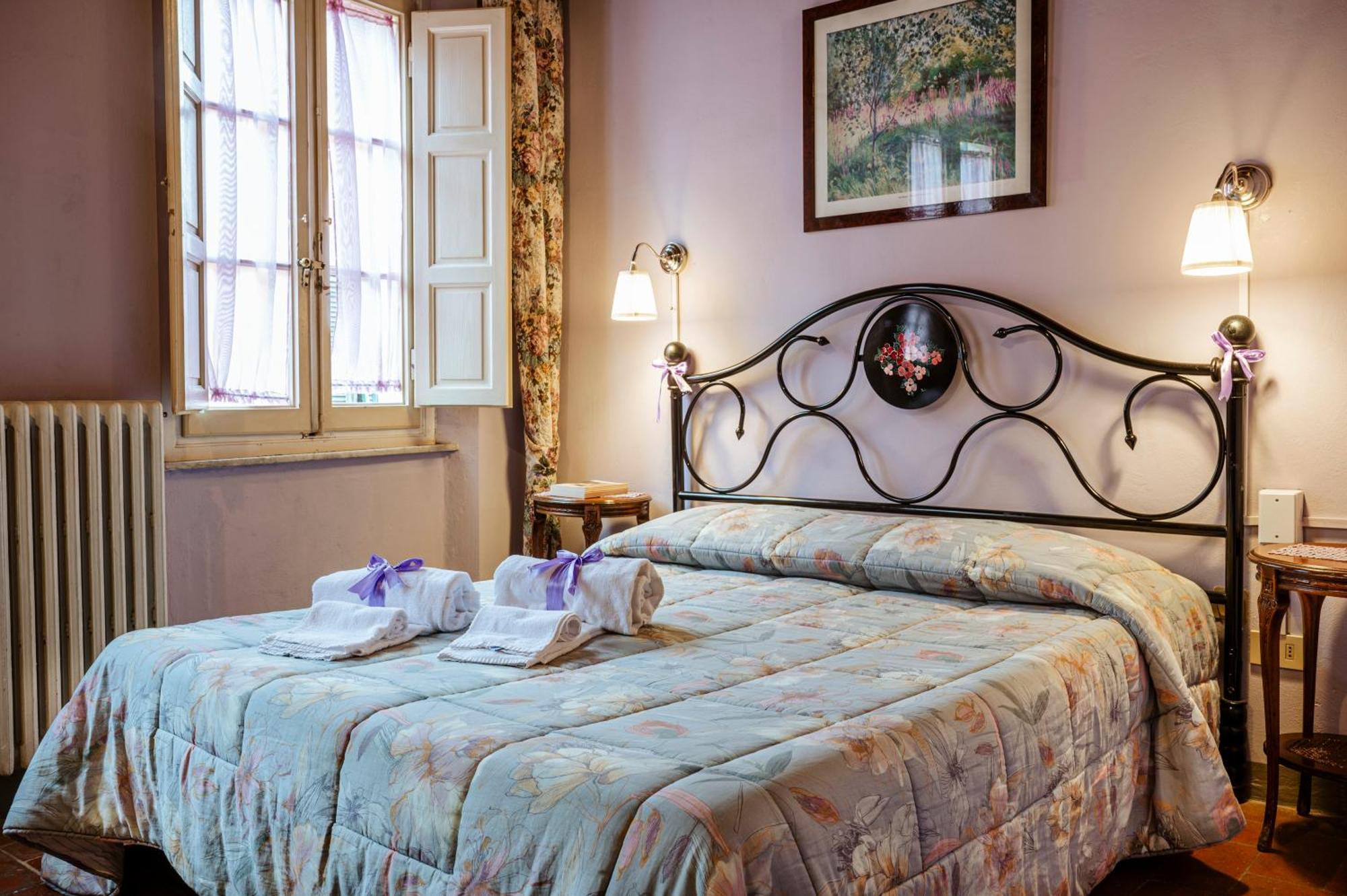 Antica Casa Dei Rassicurati Bed & Breakfast Montecarlo Dış mekan fotoğraf