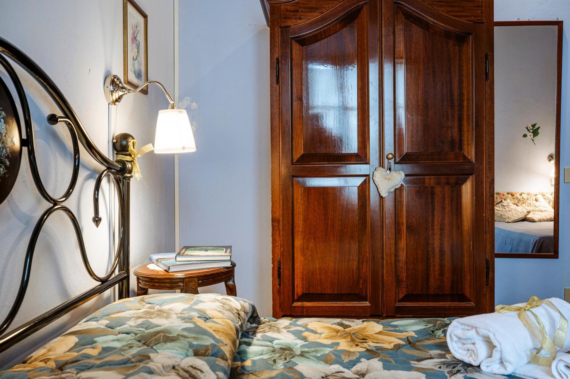 Antica Casa Dei Rassicurati Bed & Breakfast Montecarlo Dış mekan fotoğraf
