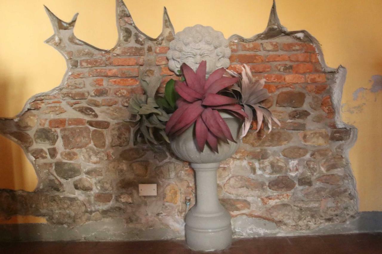 Antica Casa Dei Rassicurati Bed & Breakfast Montecarlo Dış mekan fotoğraf
