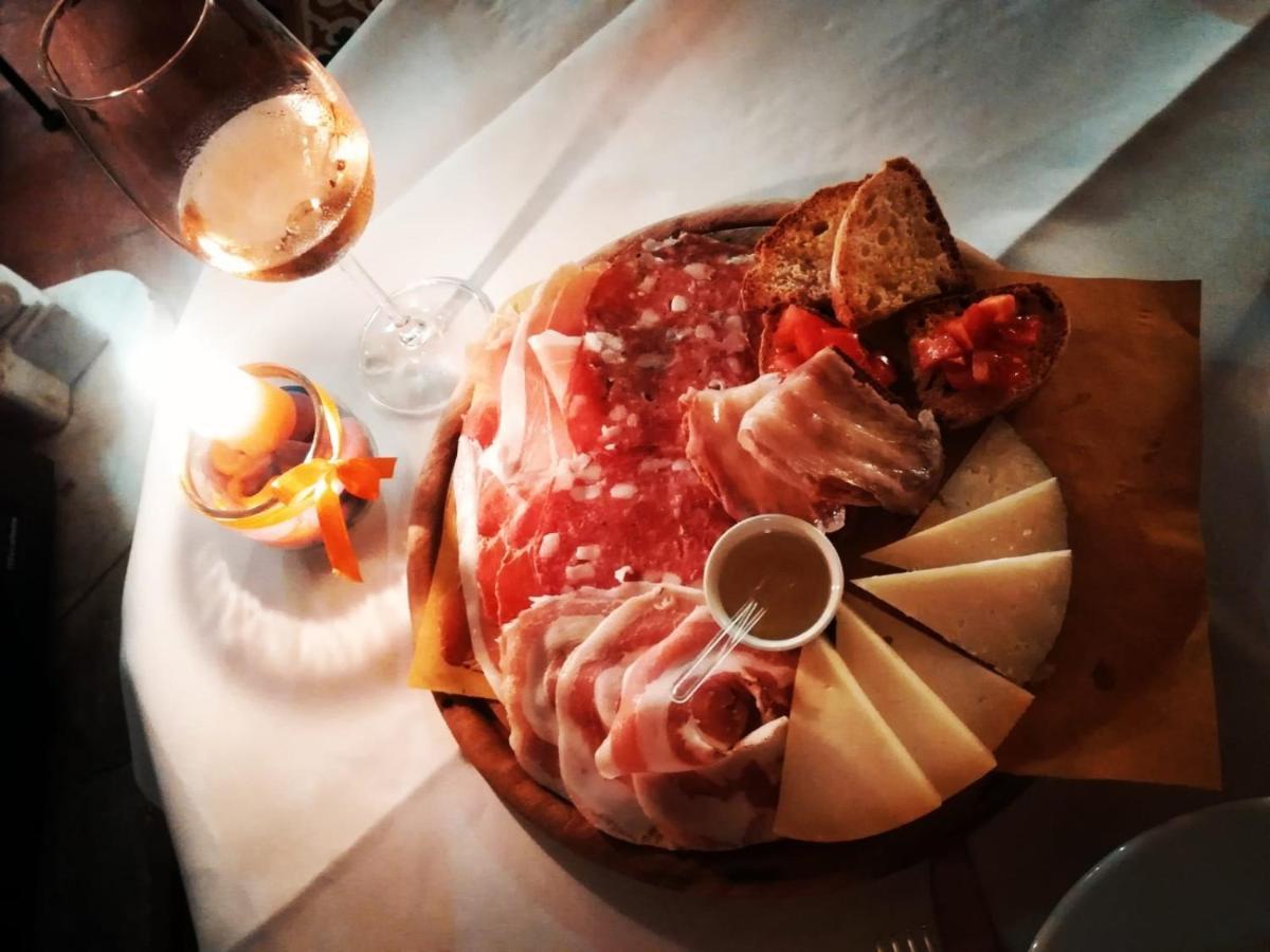Antica Casa Dei Rassicurati Bed & Breakfast Montecarlo Dış mekan fotoğraf